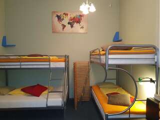 Хостелы Freedom65 Hostel and Caravan Таллин Кровать в общем 8-местном номере для мужчин и женщин-1