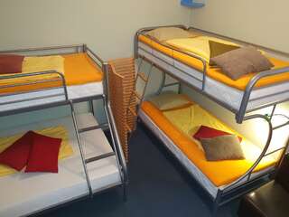 Хостелы Freedom65 Hostel and Caravan Таллин Кровать в общем 8-местном номере для мужчин и женщин-2