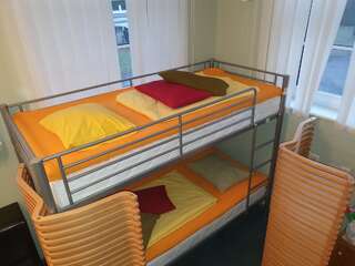 Хостелы Freedom65 Hostel and Caravan Таллин Кровать в общем 8-местном номере для мужчин и женщин-4