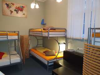 Хостелы Freedom65 Hostel and Caravan Таллин Кровать в общем 8-местном номере для мужчин и женщин-5